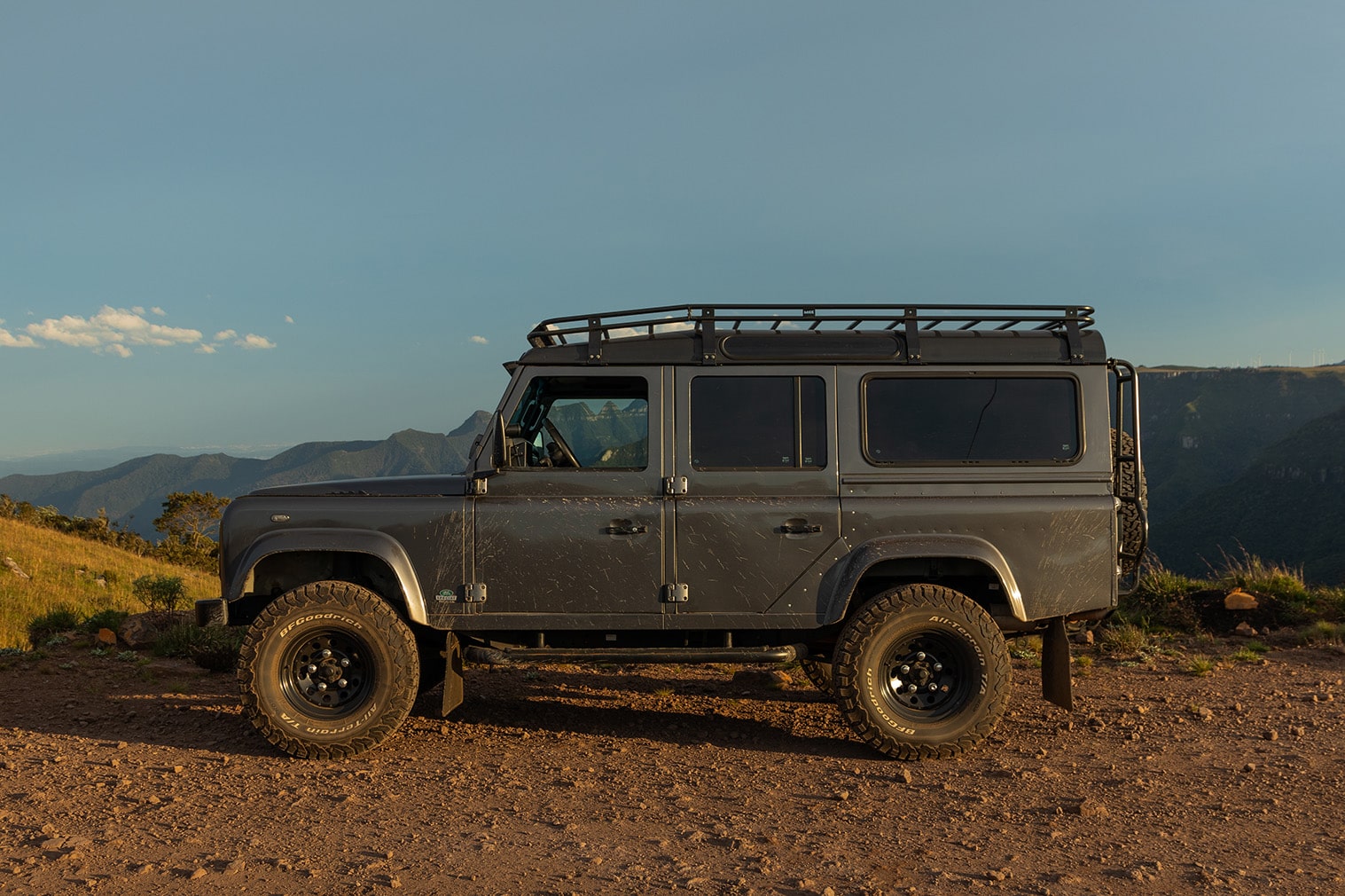 passeio off road de land rover defender